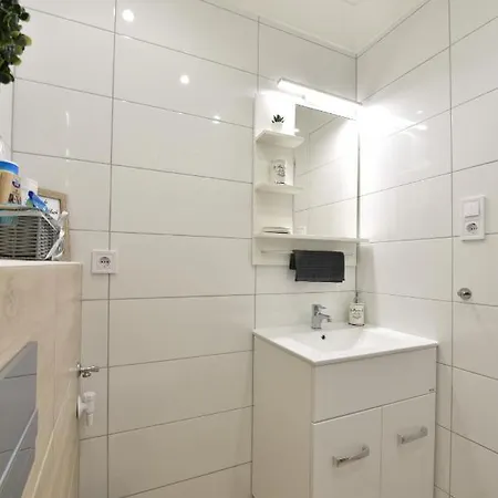 Kiralykut 1 - Ingyen Parkolas, Bicajok, Ac * Székesfehérvár